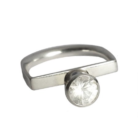 Centre Cradle with White Sapphire in Sterling Silver